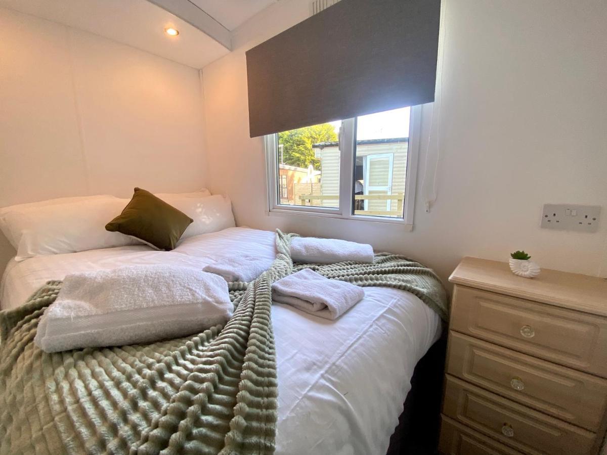 Elletson Park Wood Fired Hot Tubs, Caravans & Pods Pilling Exterior photo