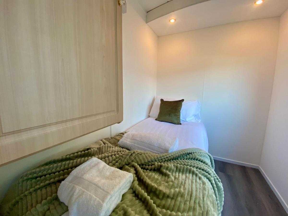 Elletson Park Wood Fired Hot Tubs, Caravans & Pods Pilling Exterior photo