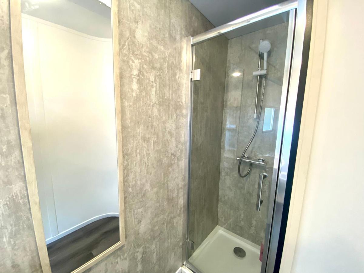 Elletson Park Wood Fired Hot Tubs, Caravans & Pods Pilling Exterior photo