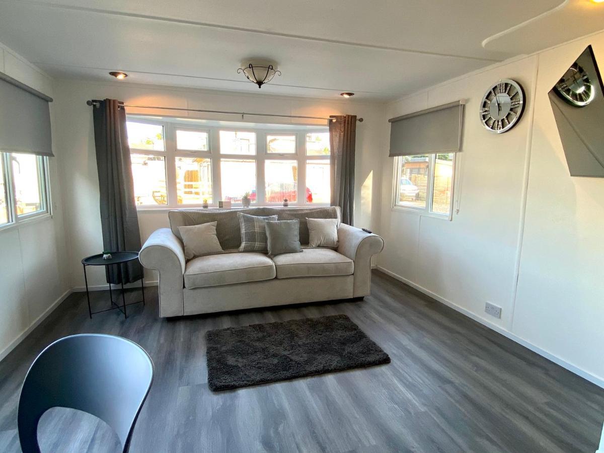 Elletson Park Wood Fired Hot Tubs, Caravans & Pods Pilling Exterior photo
