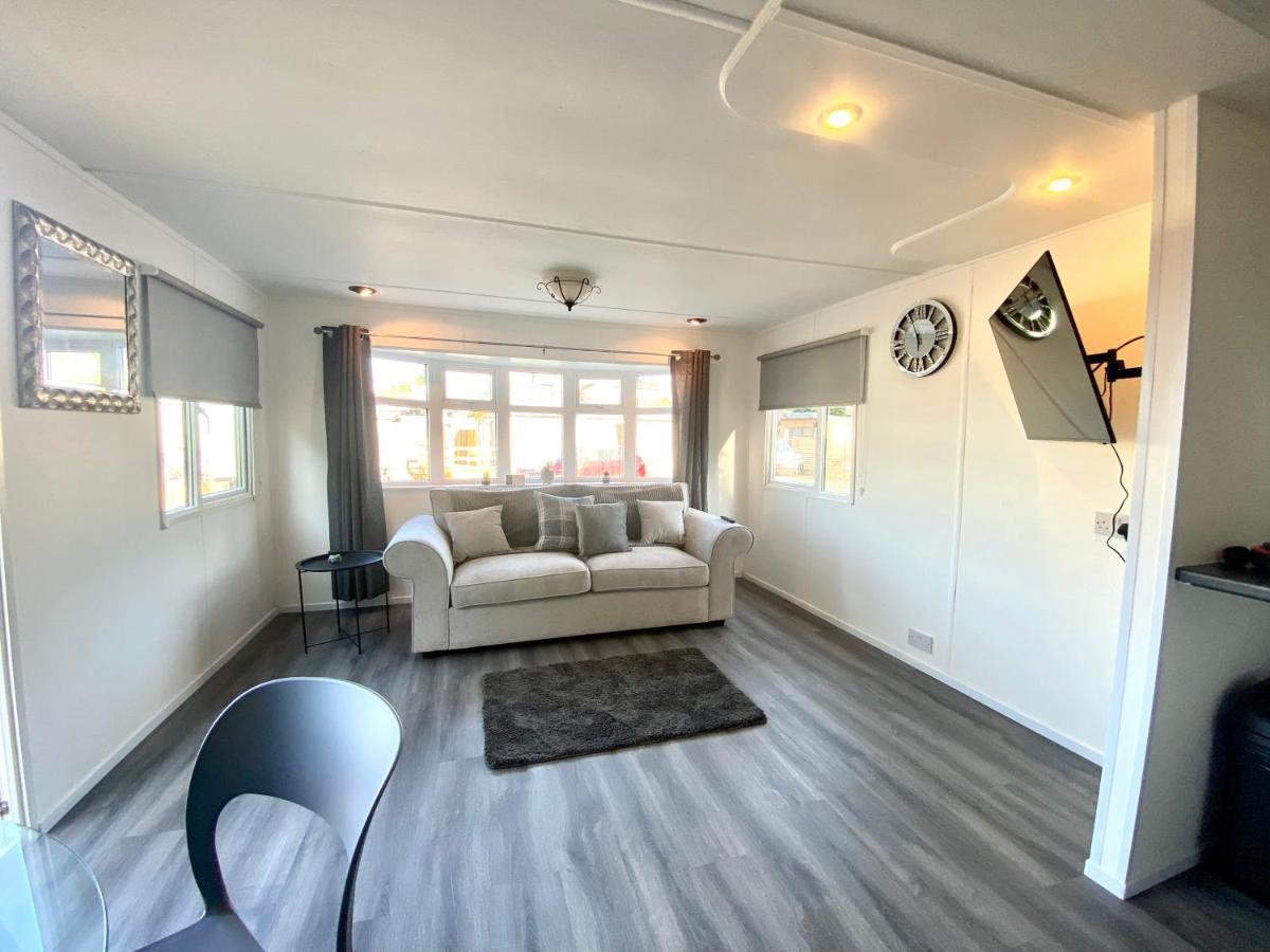 Elletson Park Wood Fired Hot Tubs, Caravans & Pods Pilling Exterior photo