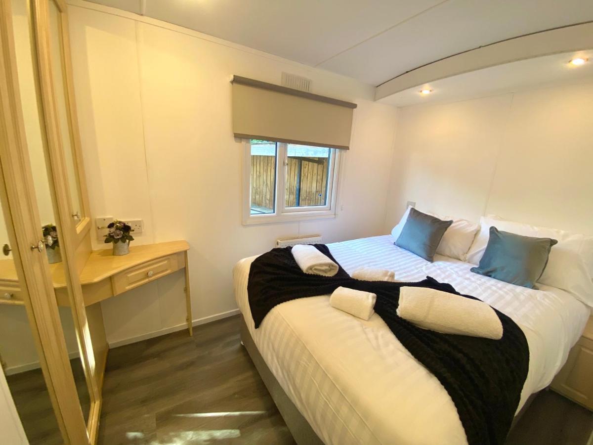 Elletson Park Wood Fired Hot Tubs, Caravans & Pods Pilling Exterior photo