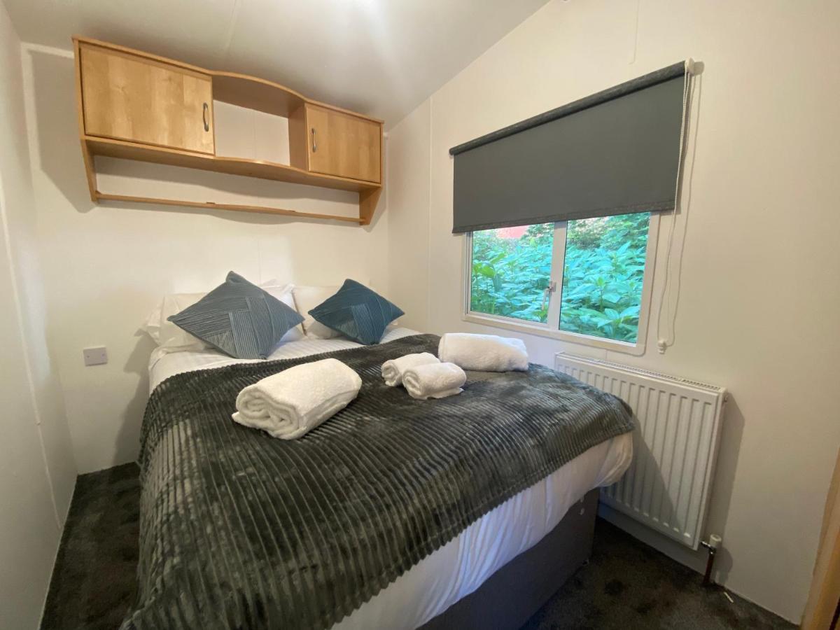 Elletson Park Wood Fired Hot Tubs, Caravans & Pods Pilling Exterior photo