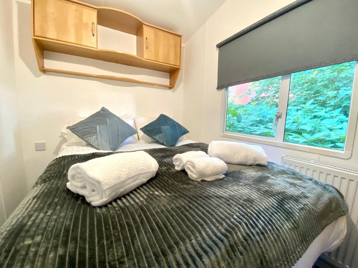 Elletson Park Wood Fired Hot Tubs, Caravans & Pods Pilling Exterior photo