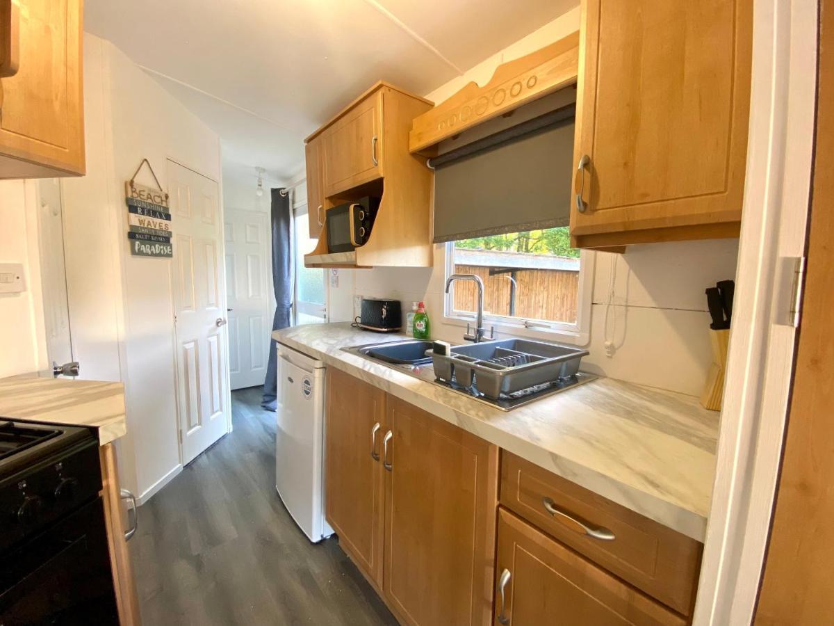 Elletson Park Wood Fired Hot Tubs, Caravans & Pods Pilling Exterior photo