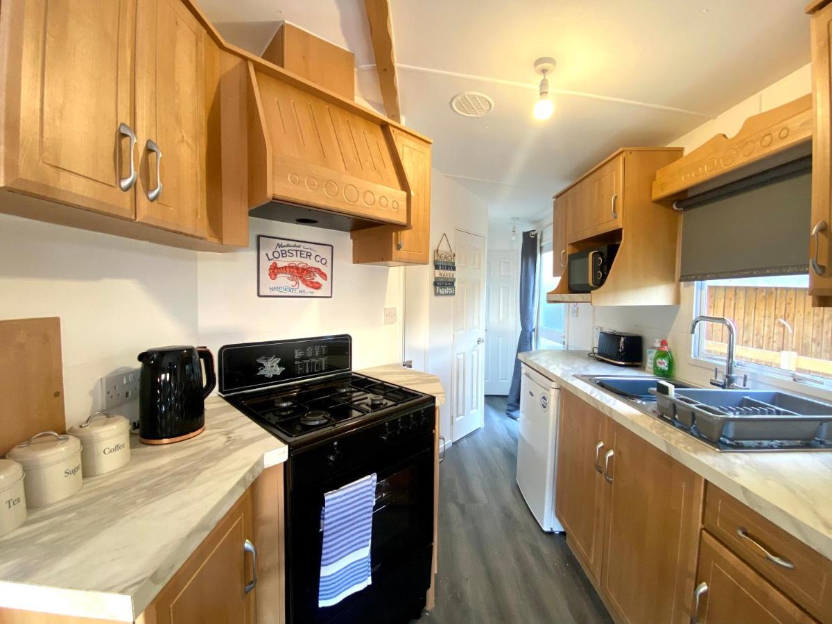 Elletson Park Wood Fired Hot Tubs, Caravans & Pods Pilling Exterior photo