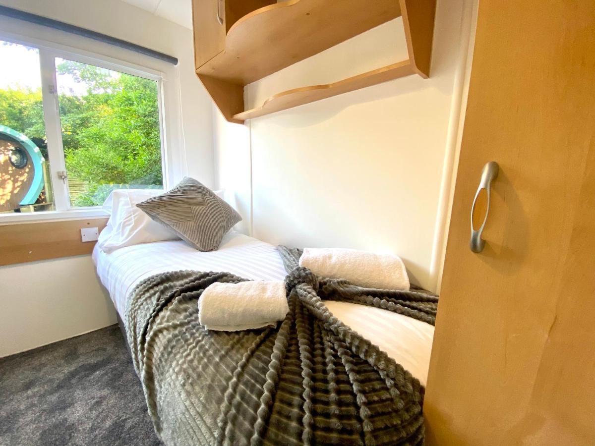 Elletson Park Wood Fired Hot Tubs, Caravans & Pods Pilling Exterior photo