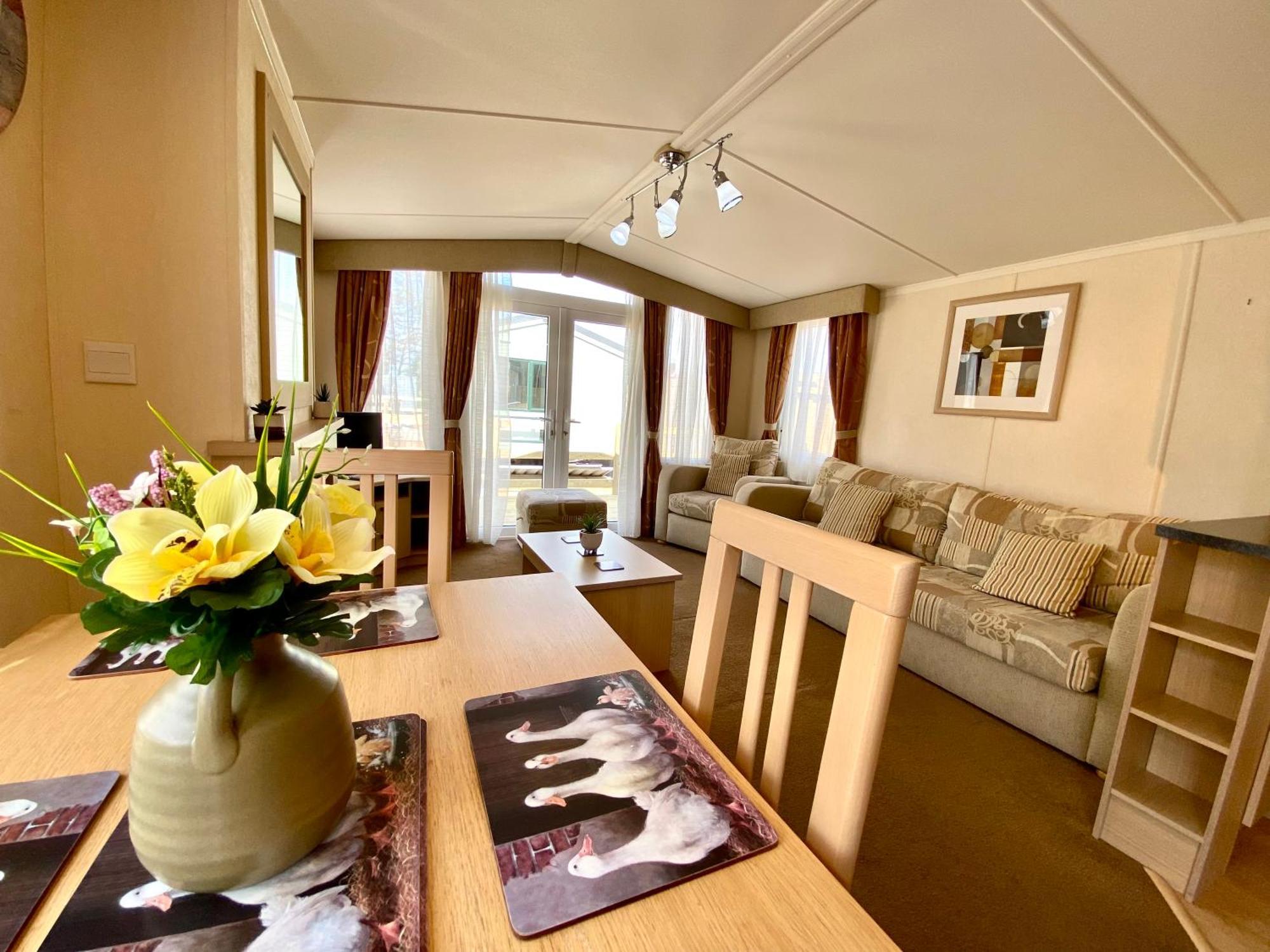 Elletson Park Wood Fired Hot Tubs, Caravans & Pods Pilling Exterior photo