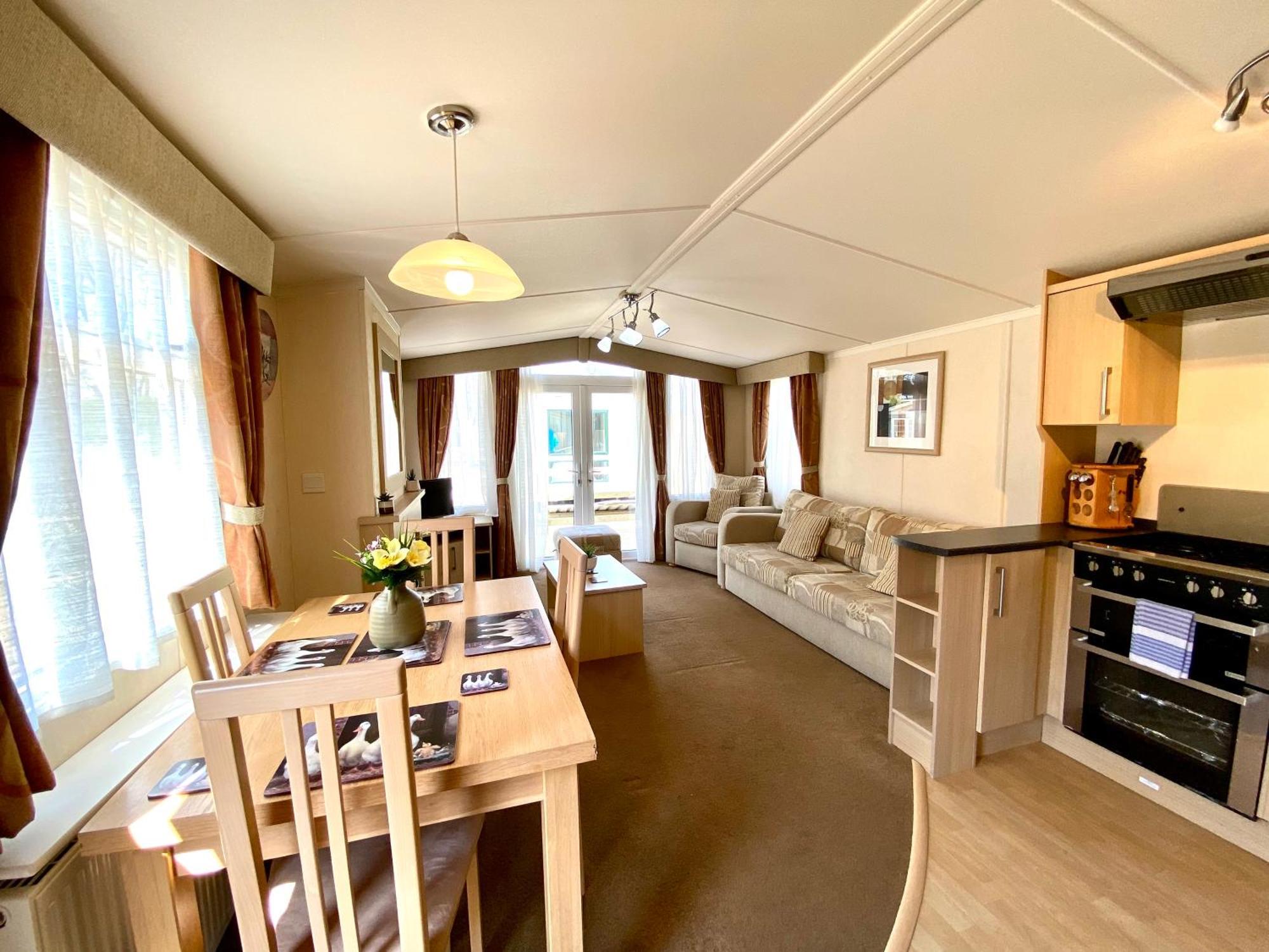Elletson Park Wood Fired Hot Tubs, Caravans & Pods Pilling Exterior photo