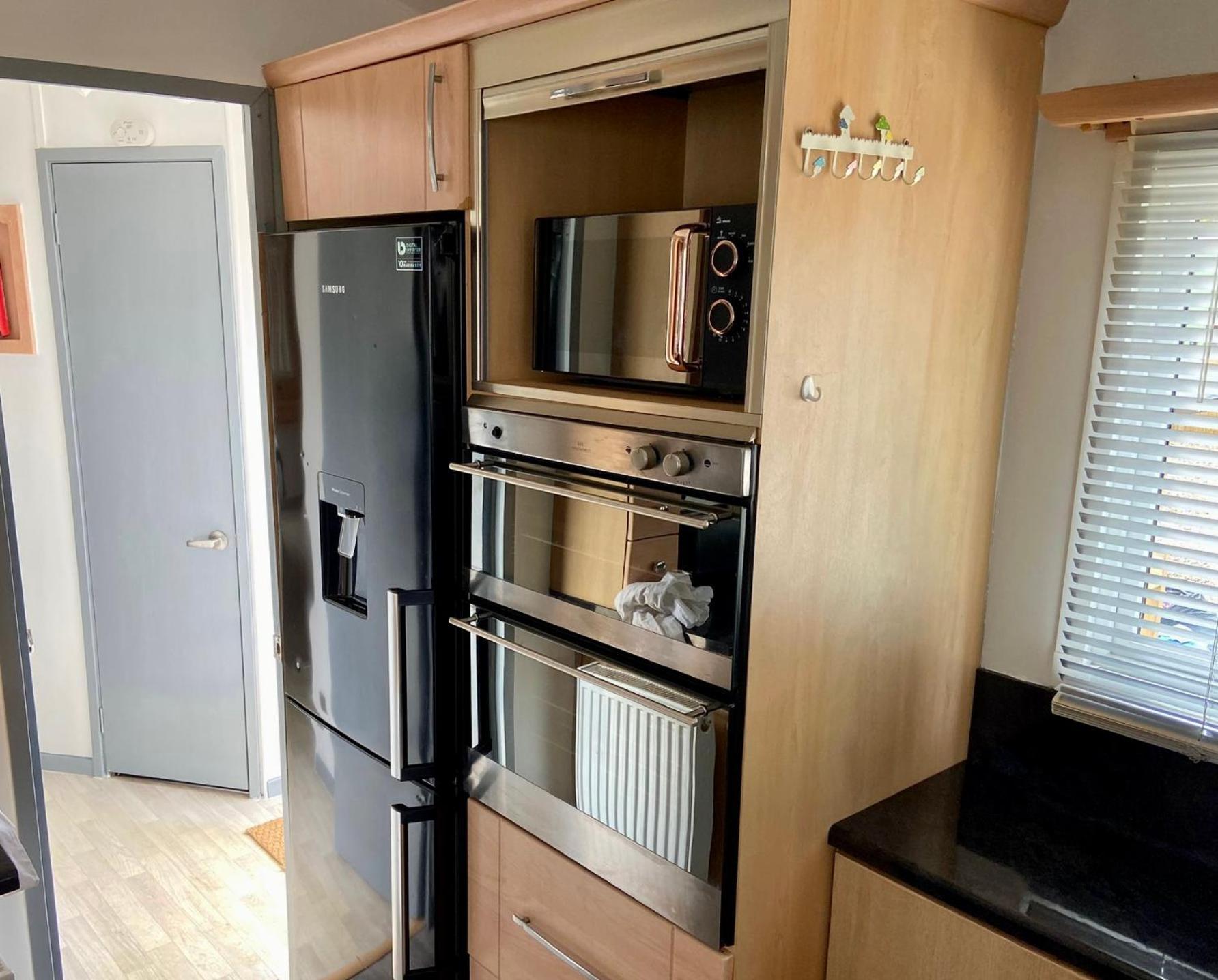 Elletson Park Wood Fired Hot Tubs, Caravans & Pods Pilling Exterior photo